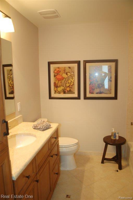 3695 Cedar Brook Drive Rochester, MI 48309 - Photo 18 of 27 bath 2.JPG
