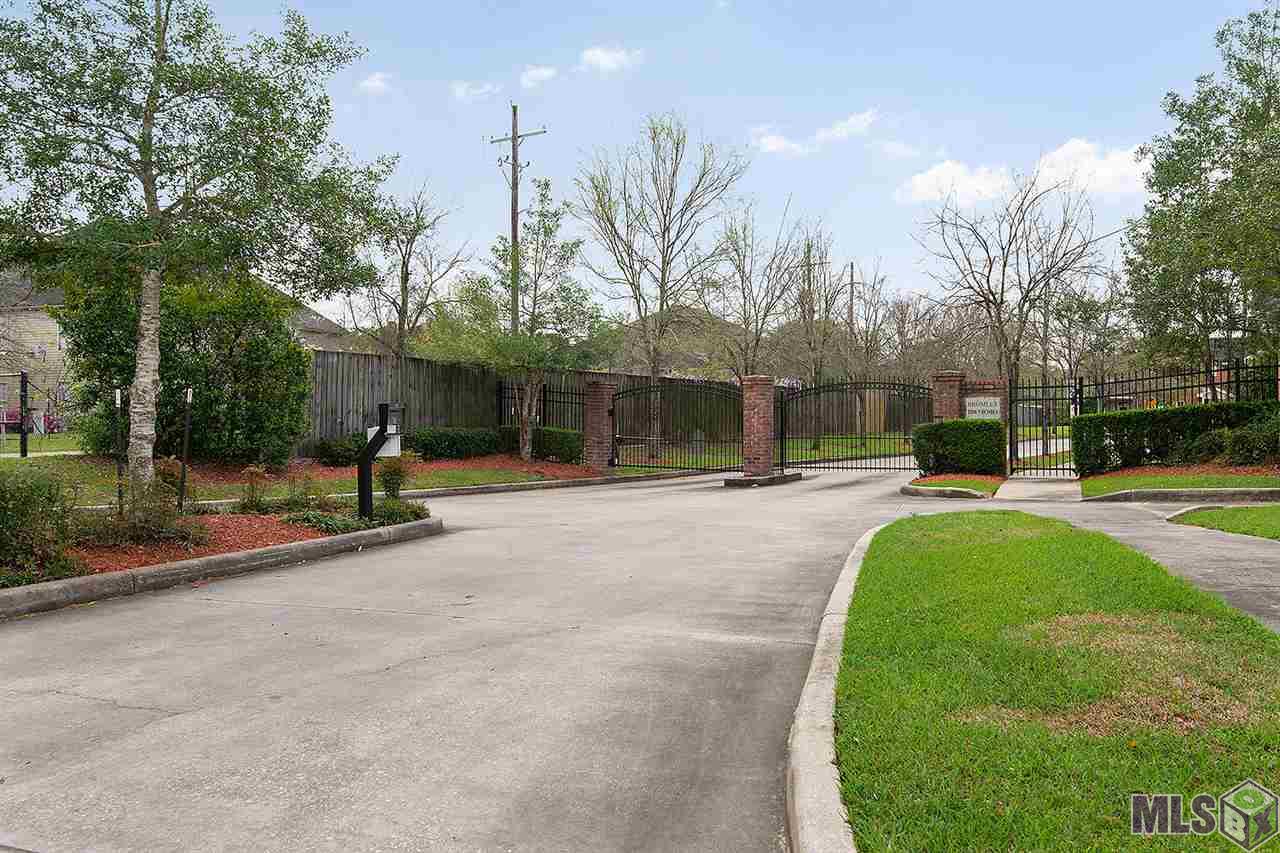 9902 Smithfield Court Baton Rouge, LA 70810 - Photo 2 of 12