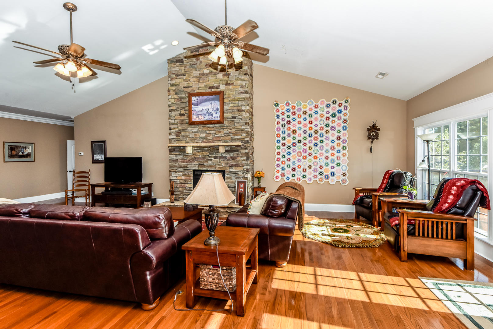 1236 Houston Springs Road Greenback, TN 37742 - Photo 5 of 40 Living room