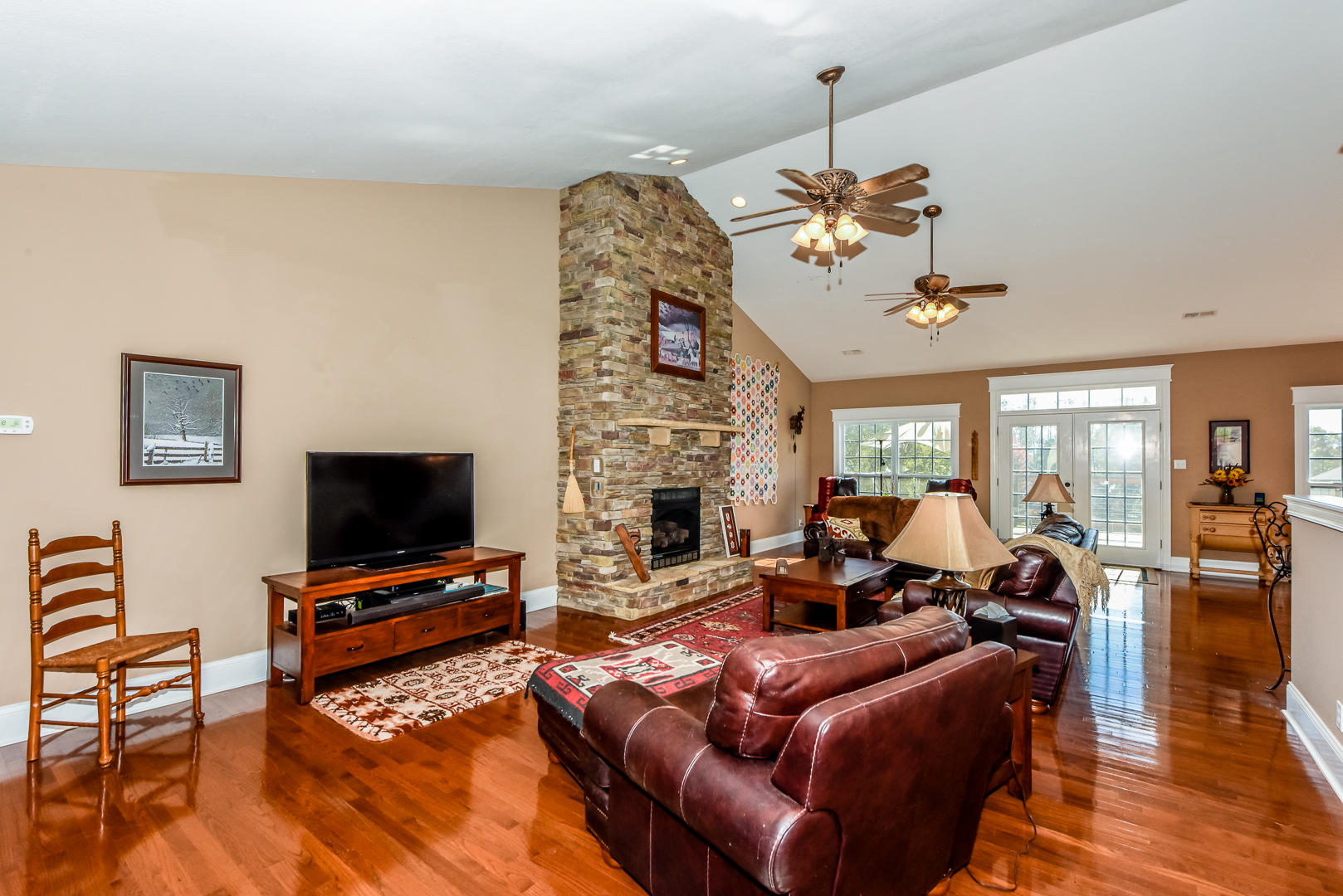 1236 Houston Springs Road Greenback, TN 37742 - Photo 7 of 40 Living room