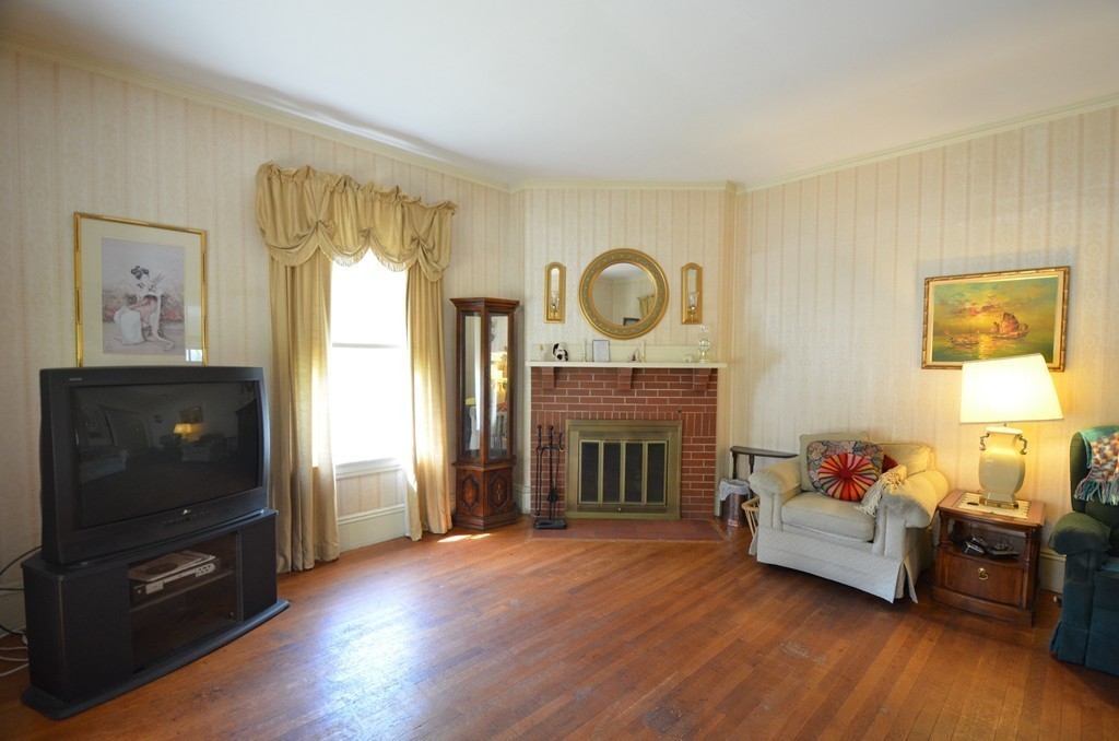 41 Arlington Road Woburn, MA 01801 - Photo 7 of 21 Gallery Image 7