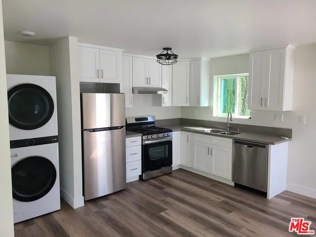 $1,850 | 19115 Bessemer Street, Tarzana, CA 91335