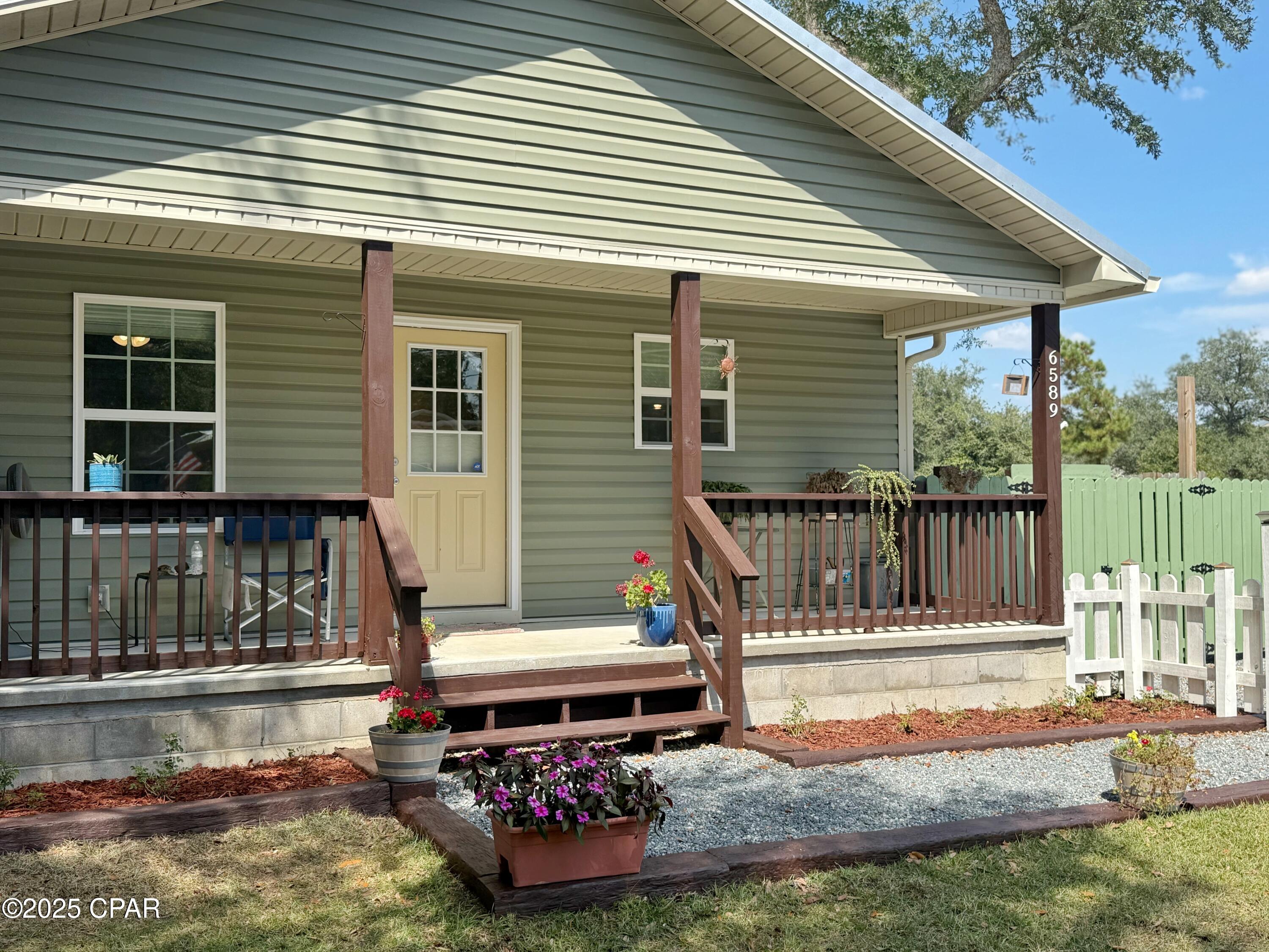 6589 Grande Oak Loop Grand Ridge, FL 32442 - Photo 3 of 36