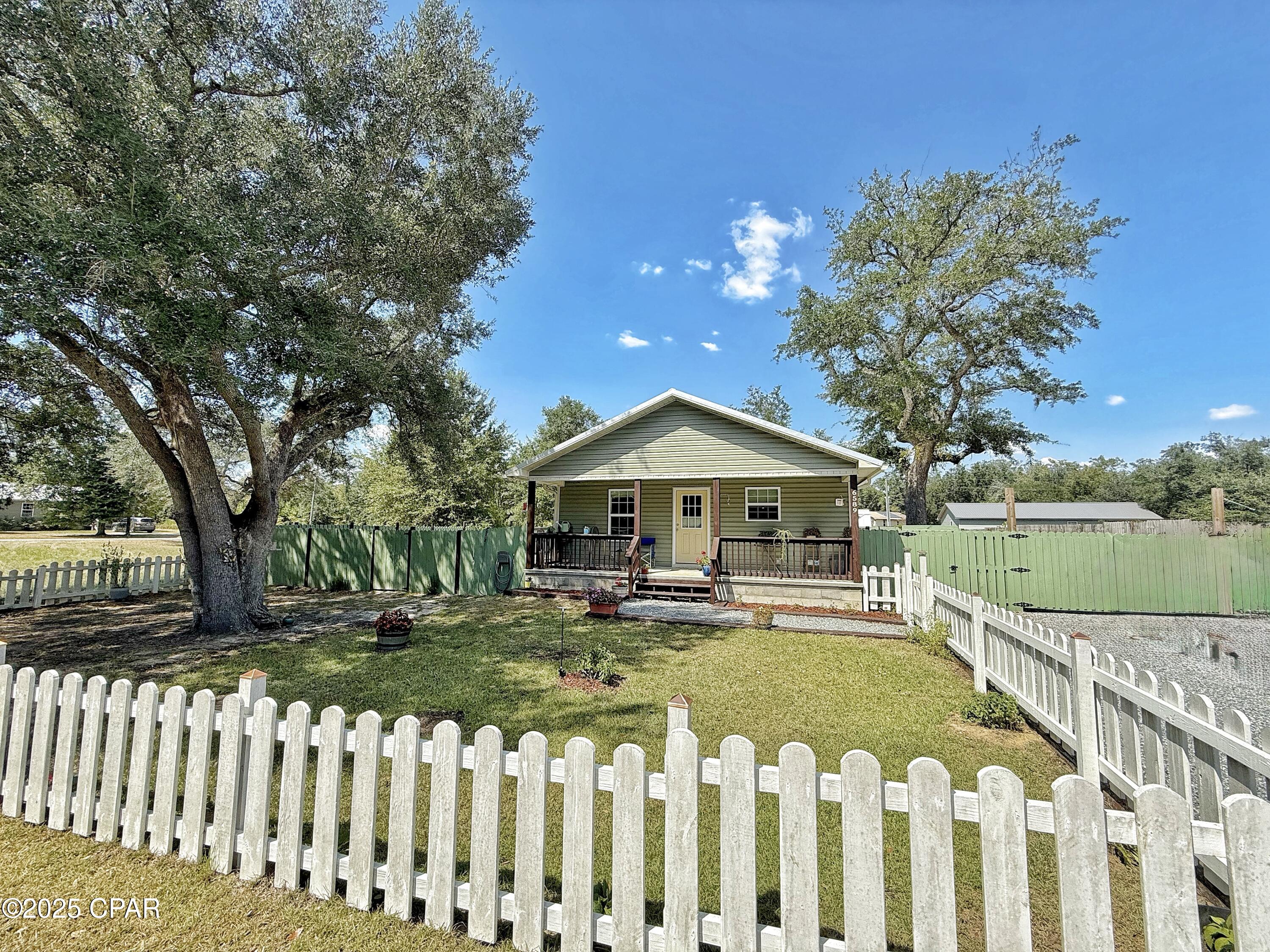 6589 Grande Oak Loop Grand Ridge, FL 32442 - Photo 32 of 36