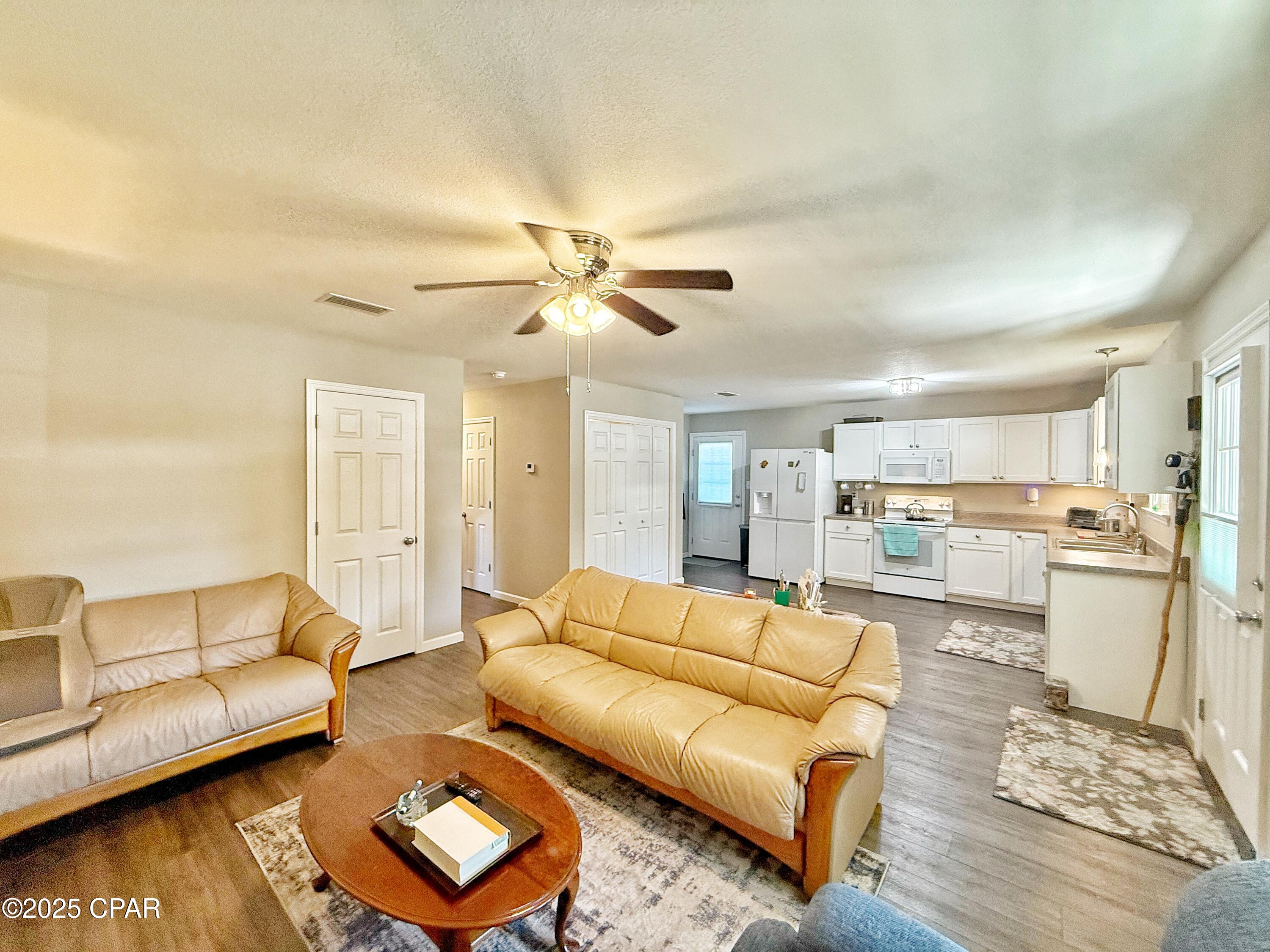 6589 Grande Oak Loop Grand Ridge, FL 32442 - Photo 6 of 36