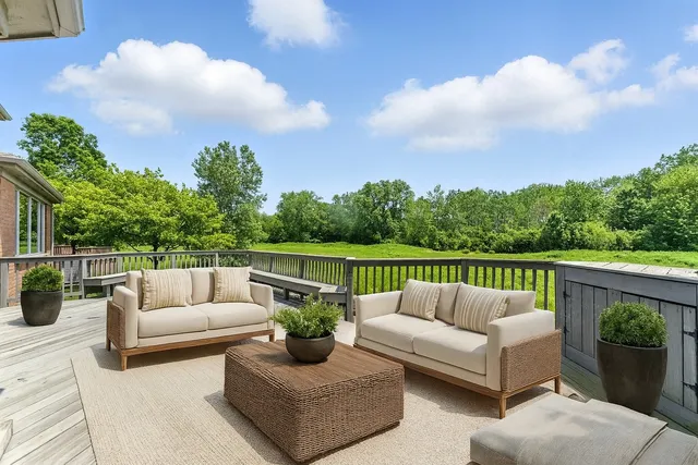 $970,000 | 2471 Augusta Way, Highland Park, IL 60035