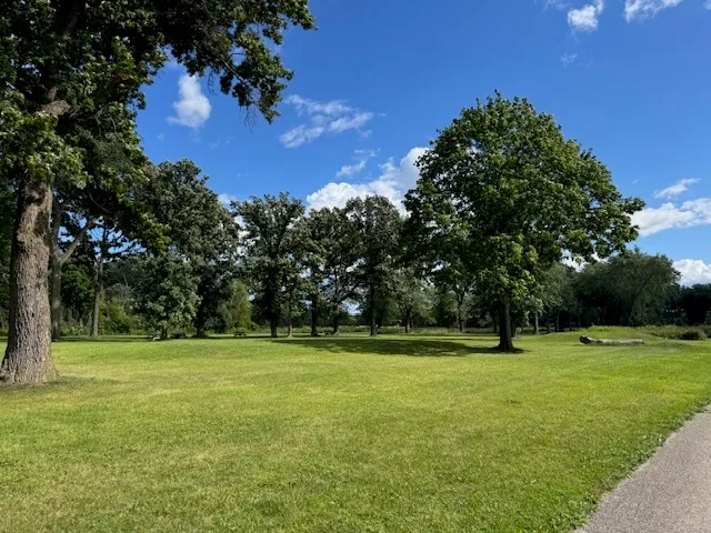 $970,000 | 2471 Augusta Way, Highland Park, IL 60035