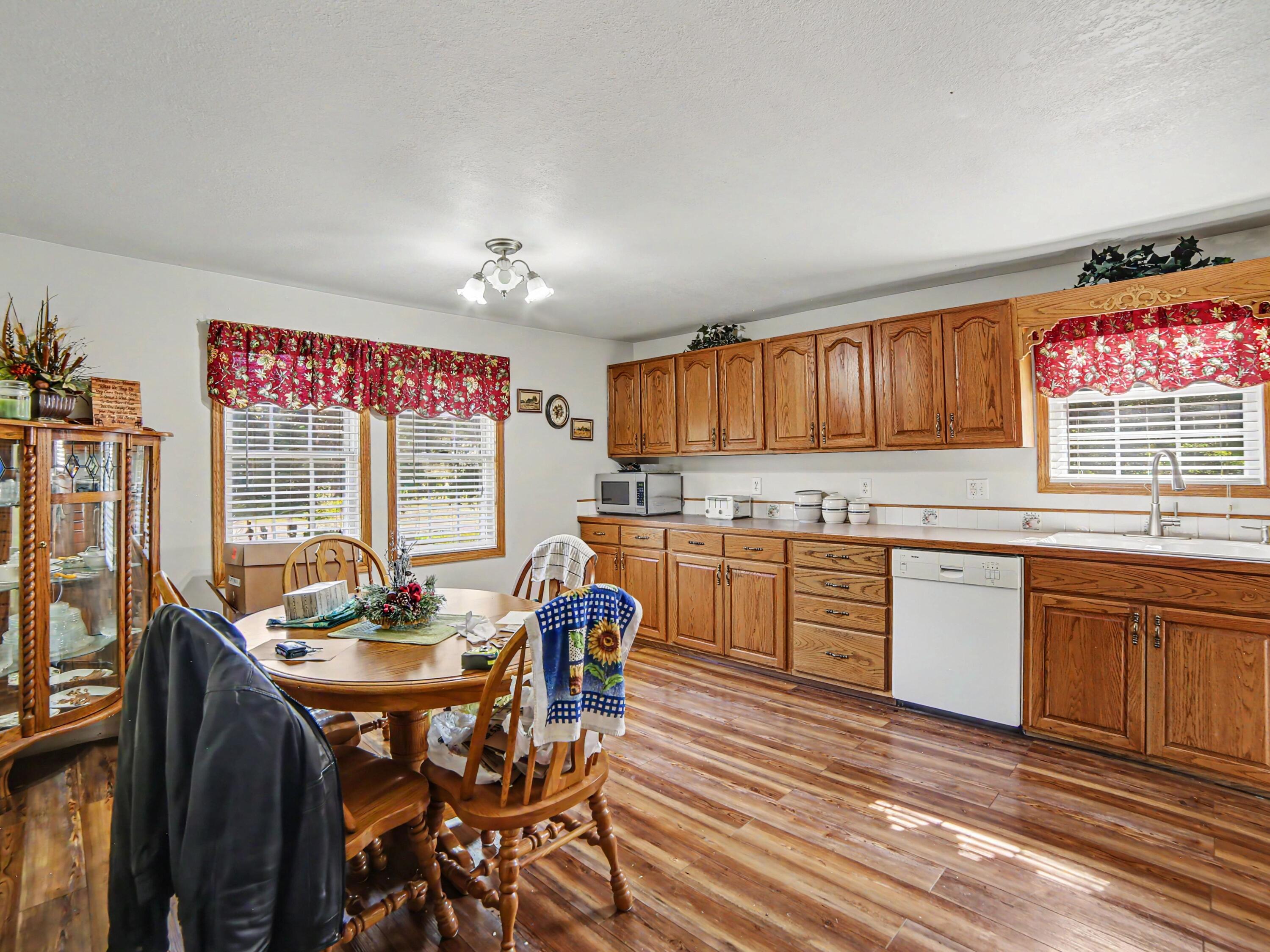 3551 Fenner Road Muskegon, MI 49445 - Photo 5 of 26 009_file_6920