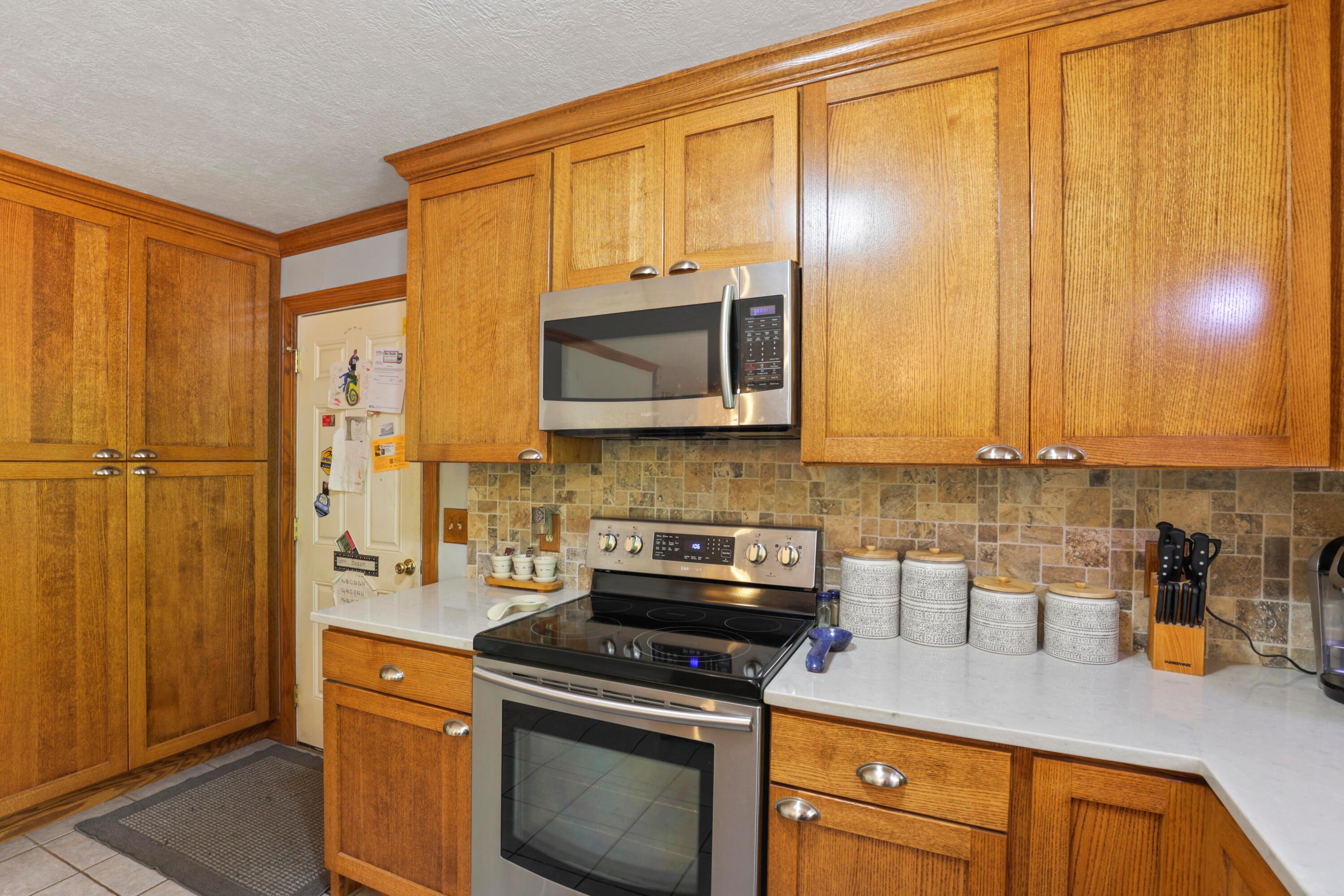7610 Beecher Road Southwest Pataskala, OH 43062 - Photo 21 of 53 Kitchen to Garage