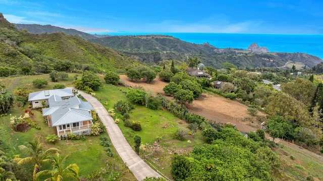 $1,570,000 | 445 Kaukini Loop, Wailuku, HI 96793