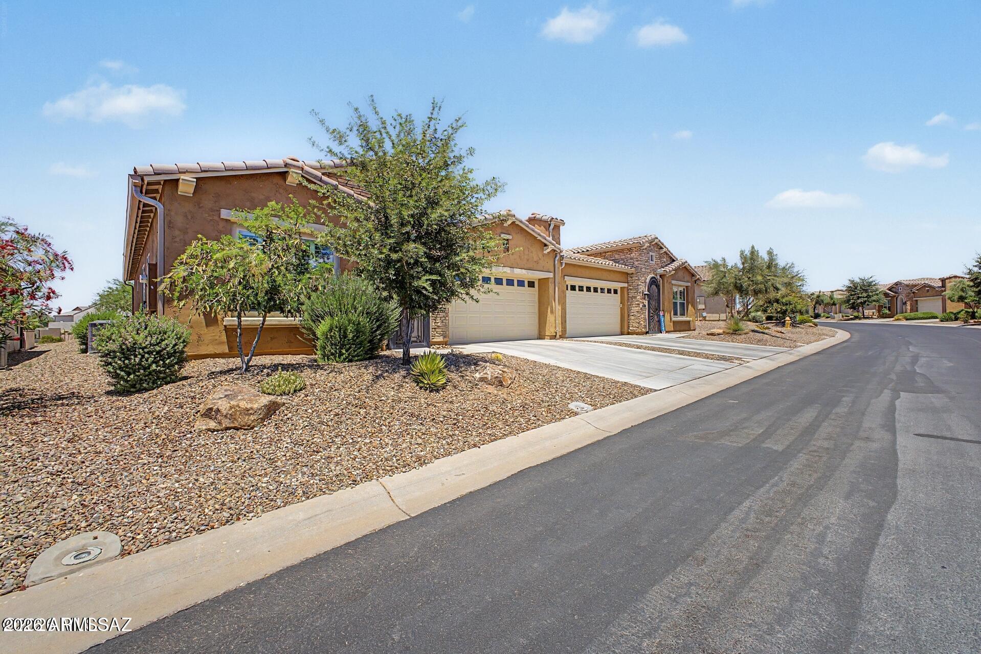 61202 East Shale Road Oracle, AZ 85623 - Photo 2 of 40 20260608185429676611000000-o