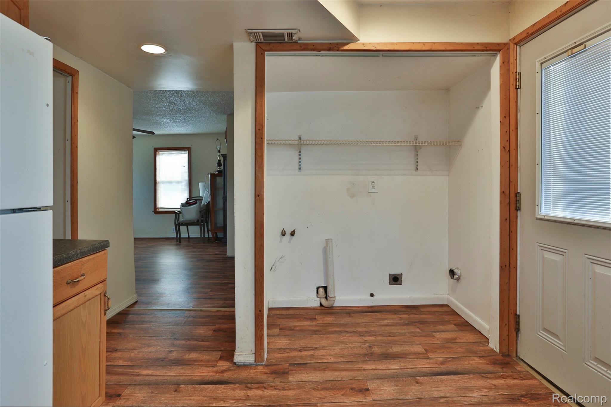 43621 Burtrig Road Belleville, MI 48111 - Photo 10 of 13 2B8A7194.jpg