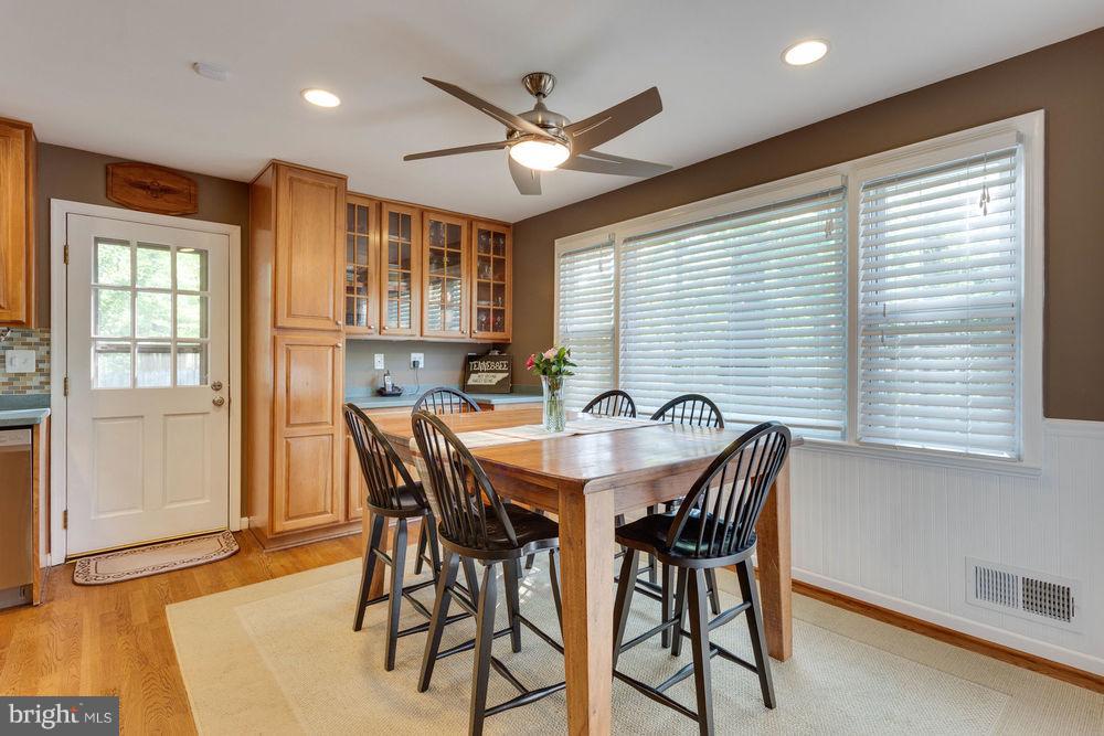 6734 Huntsman Boulevard Springfield, VA 22152 - Photo 3 of 24 Dining Room