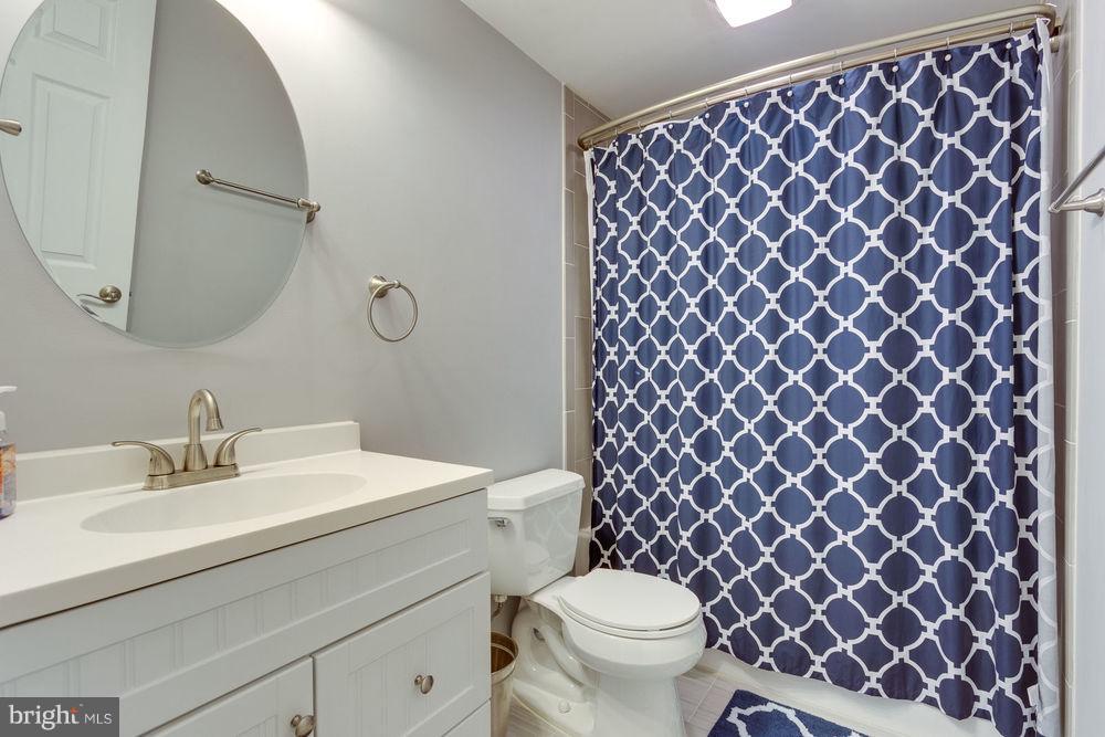 6734 Huntsman Boulevard Springfield, VA 22152 - Photo 4 of 24 Bath