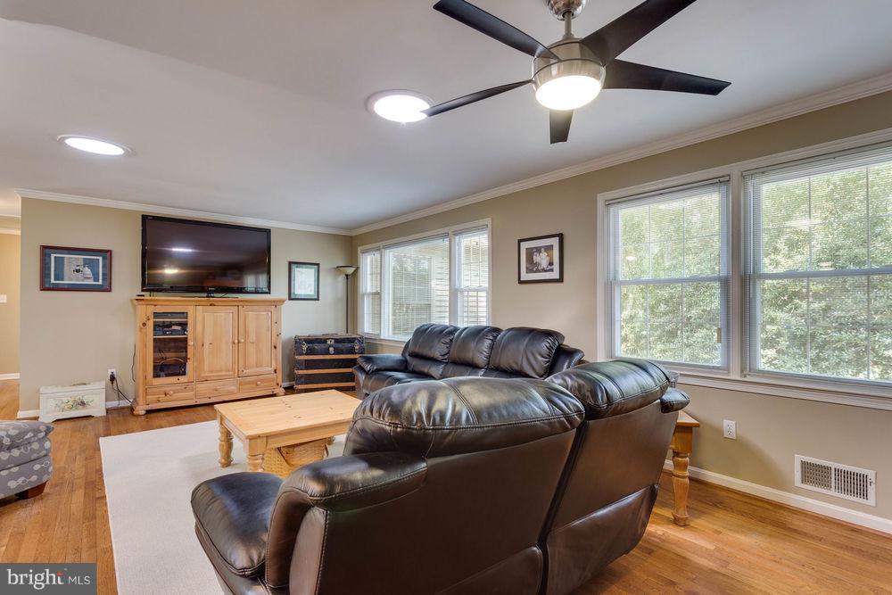 6734 Huntsman Boulevard Springfield, VA 22152 - Photo 9 of 24 Family Room