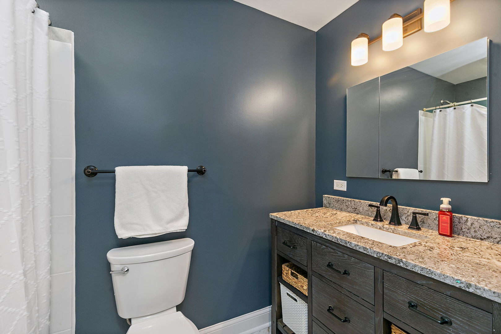 710 Olive Street Hoffman Estates, IL 60169 - Photo 19 of 30 a bathroom with a toilet sink and mirror