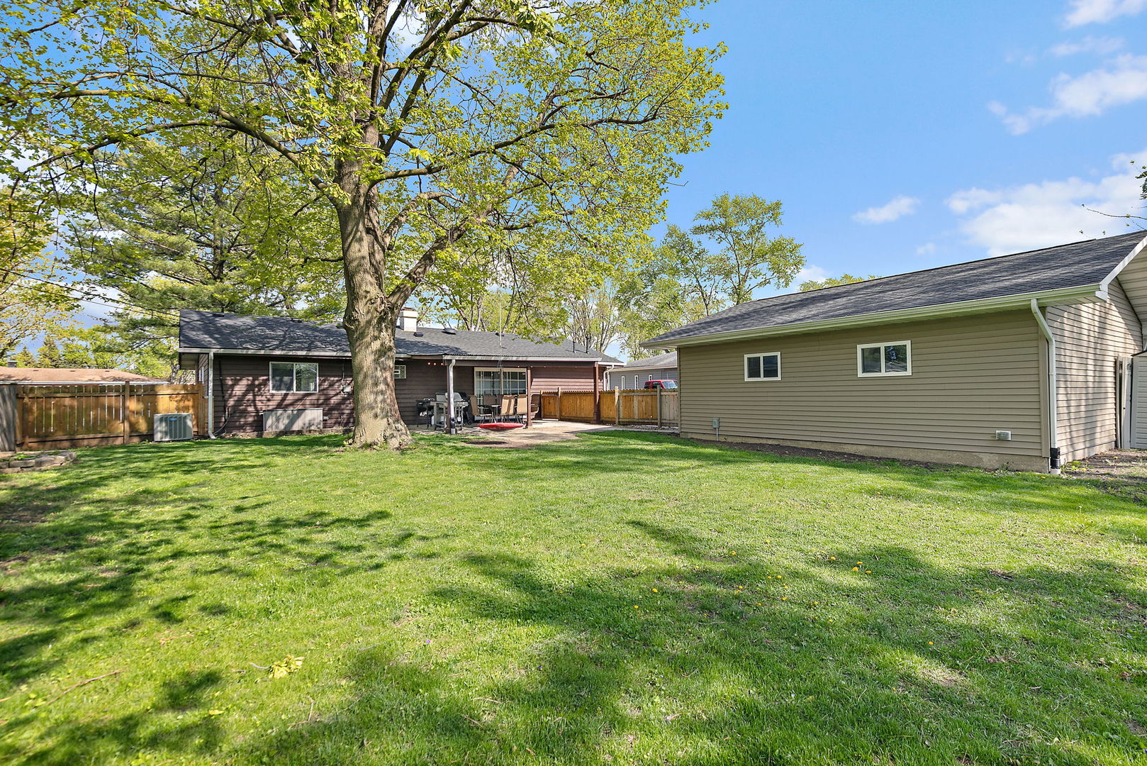 710 Olive Street Hoffman Estates, IL 60169 - Photo 23 of 30 a backyard of a house with table and chairs