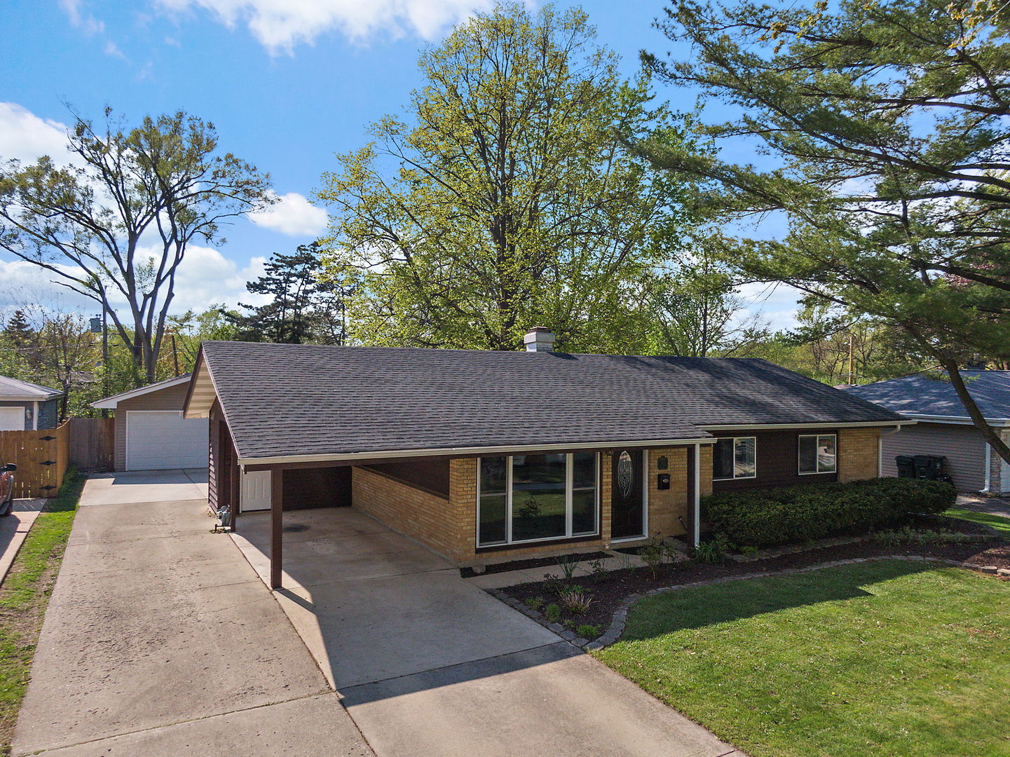710 Olive Street Hoffman Estates, IL 60169 - Photo 3 of 30 front view of a house with a yard