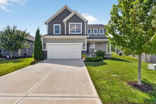$395,000 | 8905 Southwest 8th Street, Lee's Summit, MO 64081