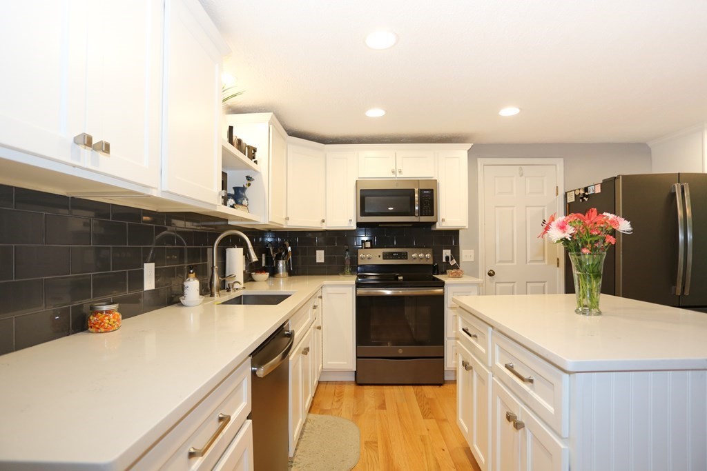 110 Murphy Road Hudson, MA 01749 - Photo 5 of 33 Gallery Image 5