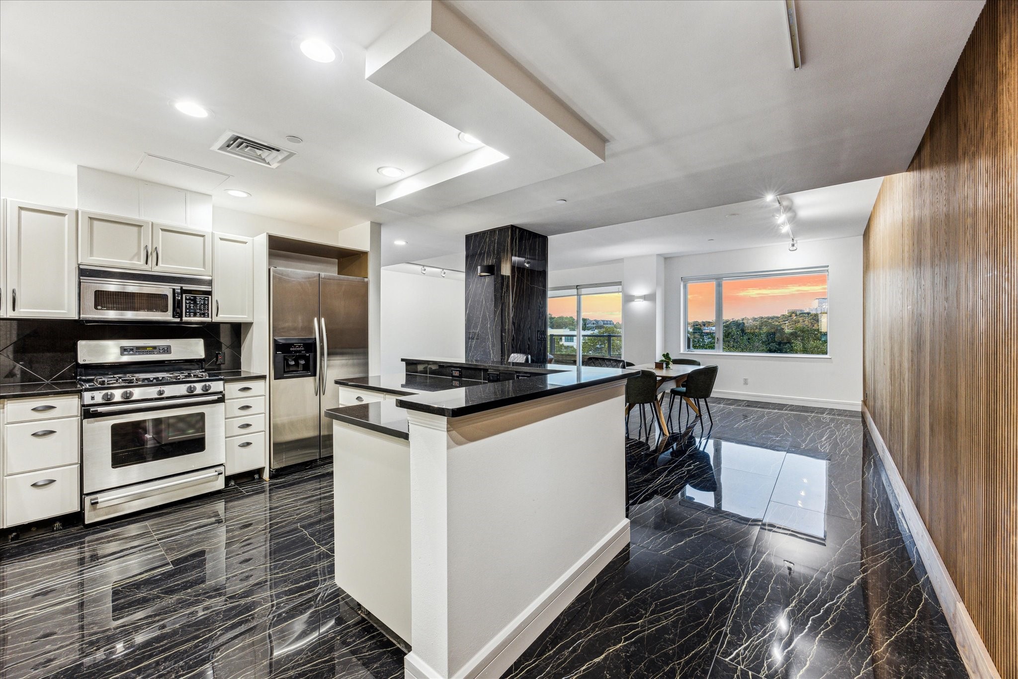 901 West 9th Street, Unit 401A Austin, TX 78703 - Photo 5 of 30