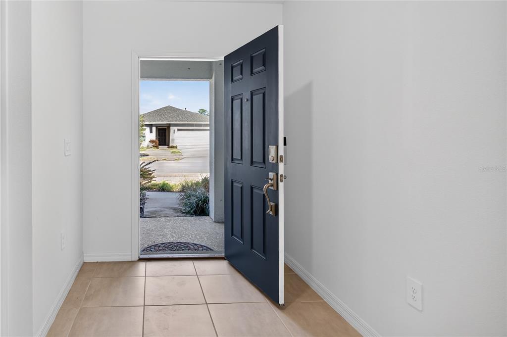 9633 Rampart Road Leesburg, FL 34788 - Photo 3 of 34 a view of a hallway