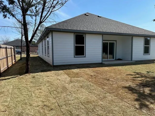 $2,050 | 2500 San Gabriel Drive, Granbury, TX 76048