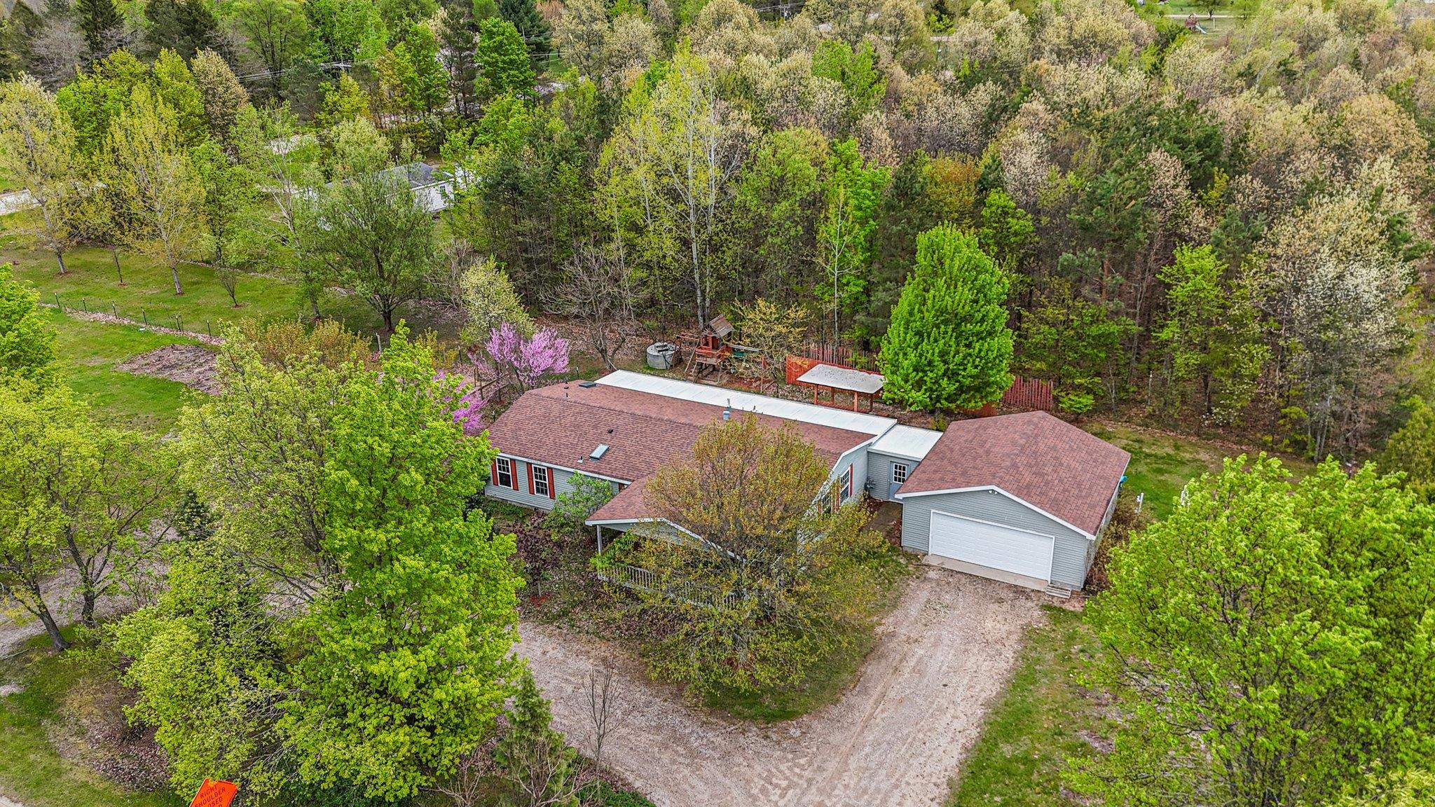 11015 Riley Road Interlochen, MI 49643 - Photo 38 of 45 1934461-11afa4f6-8de5-49a4-9d0a-eb0dd0056234.JPG