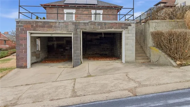 a building with a outdoor space