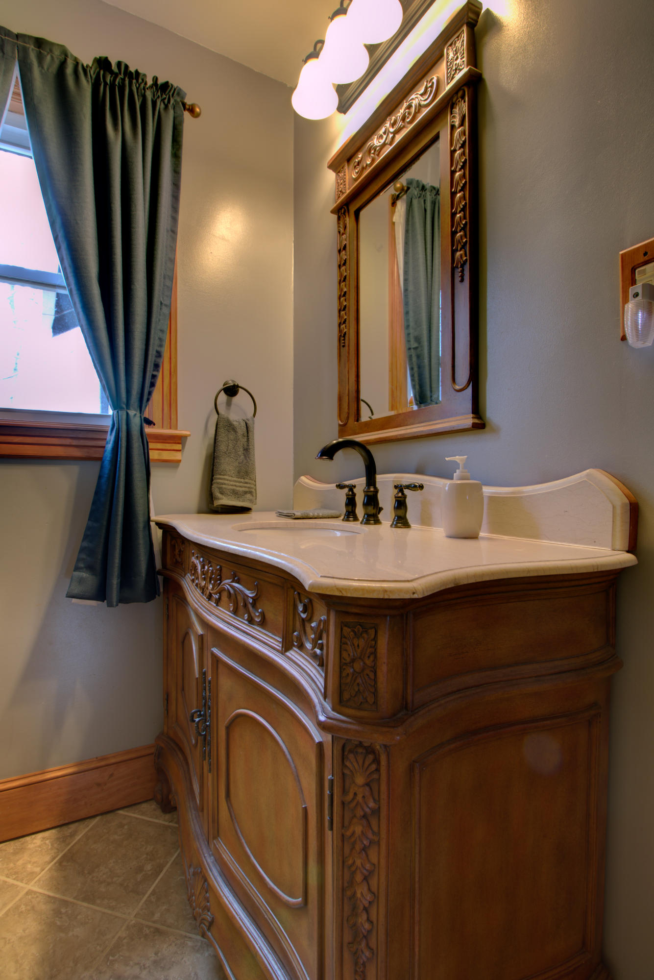 4324 Rakes Road Roanoke, VA 24014 - Photo 15 of 38 a sink with a washer and dryer
