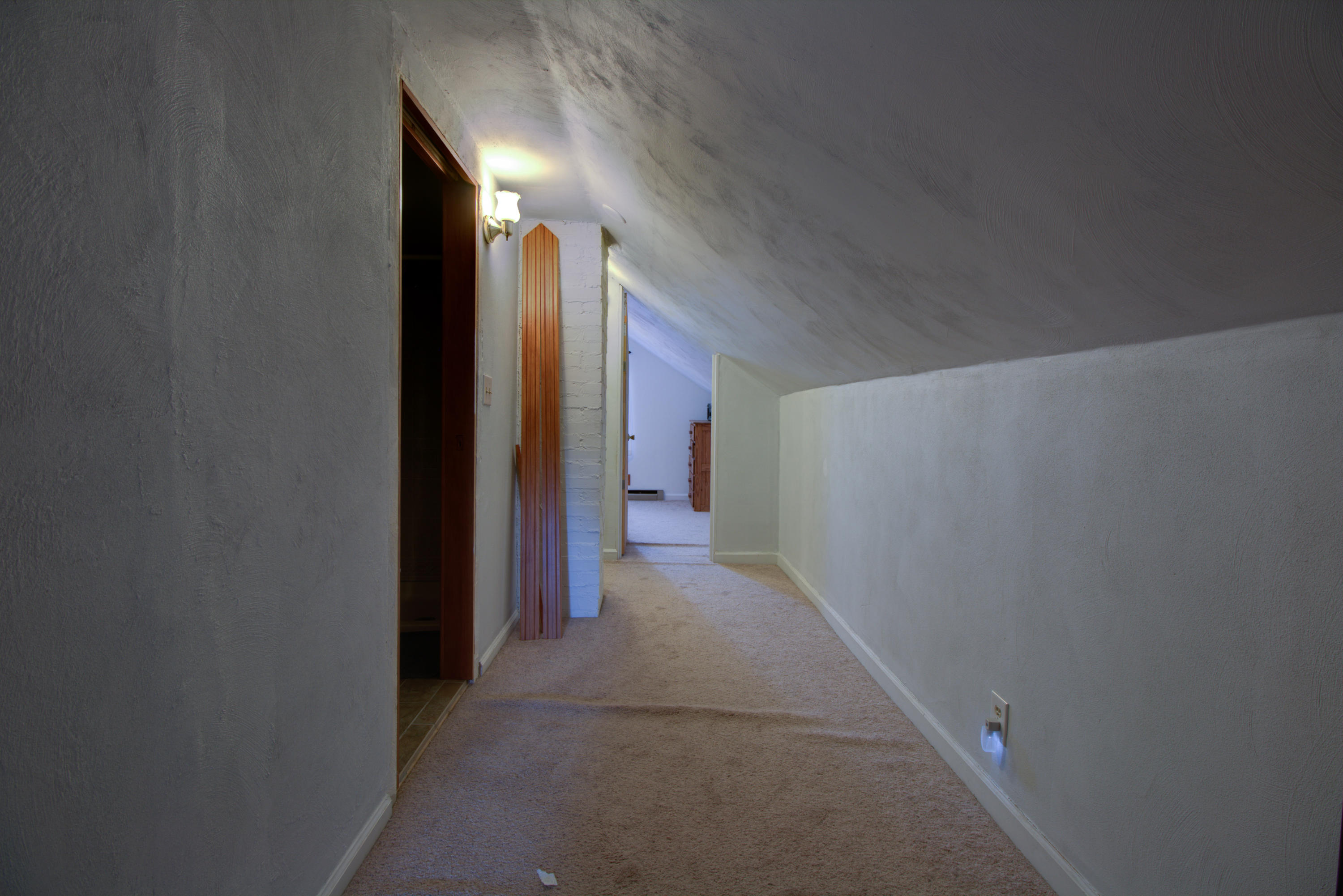 4324 Rakes Road Roanoke, VA 24014 - Photo 28 of 38 a view of hallway