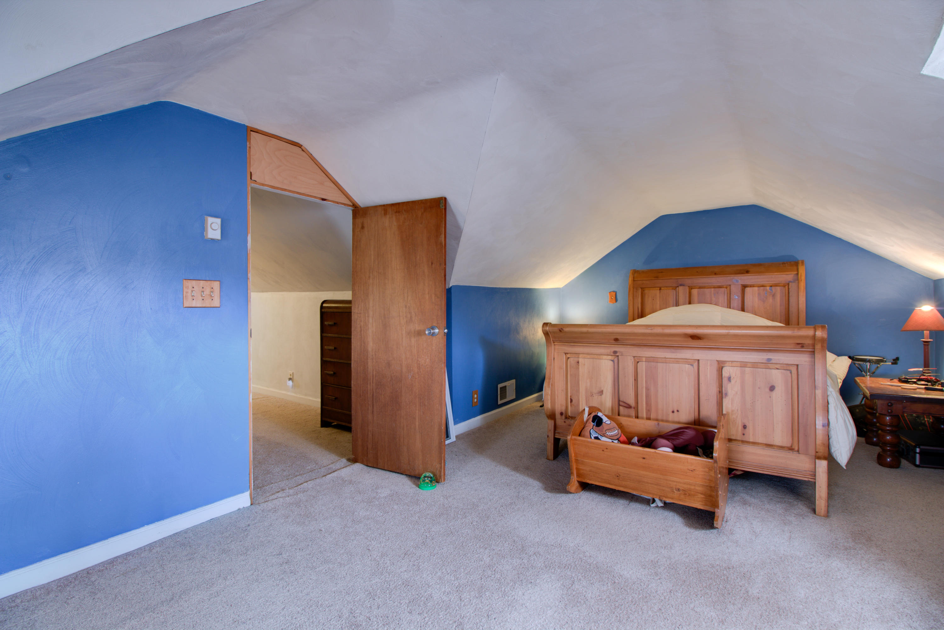 4324 Rakes Road Roanoke, VA 24014 - Photo 31 of 38 a bedroom with a bed and a lamp