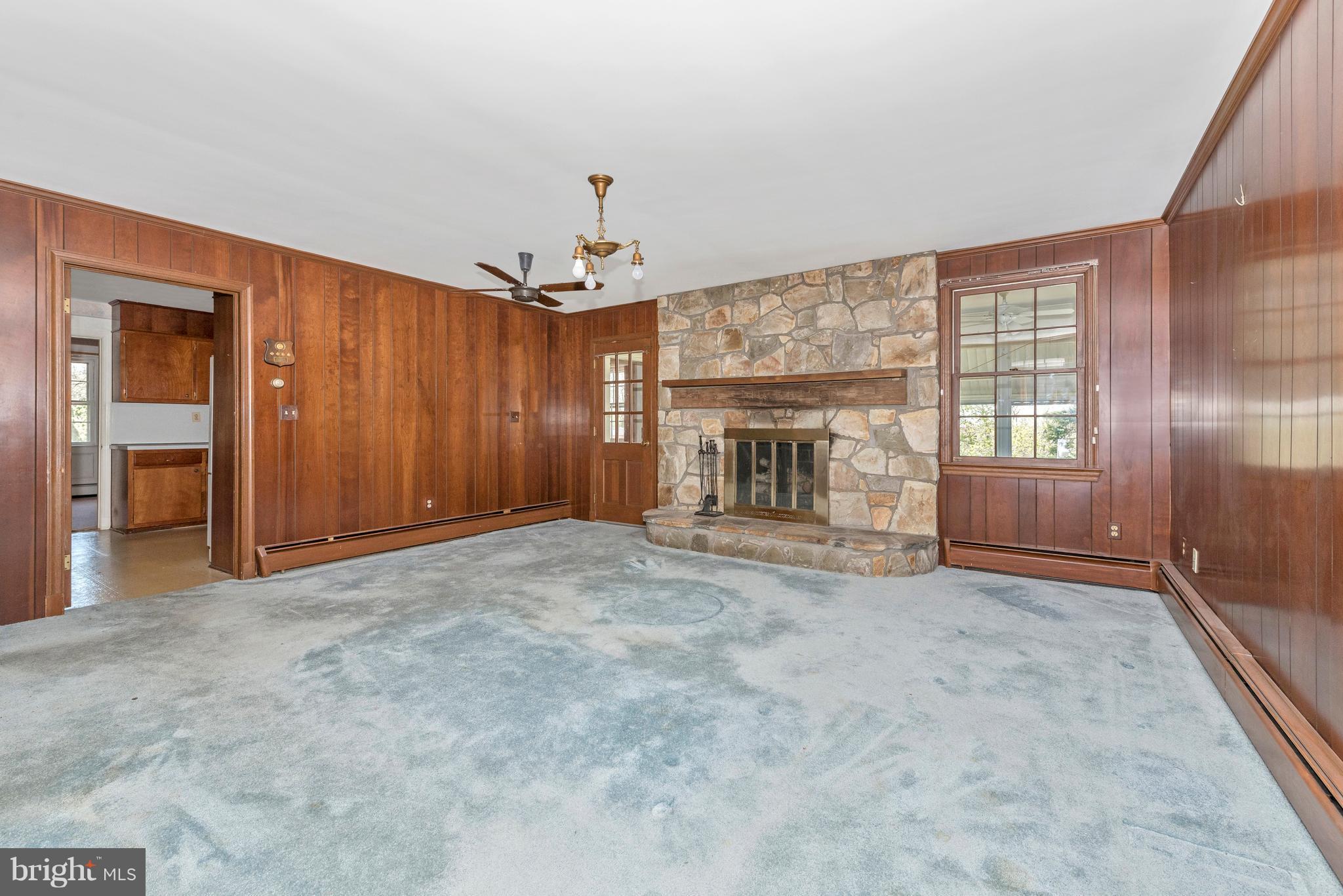 26708 Ridge Road Damascus, MD 20872 - Photo 15 of 30 Family Room