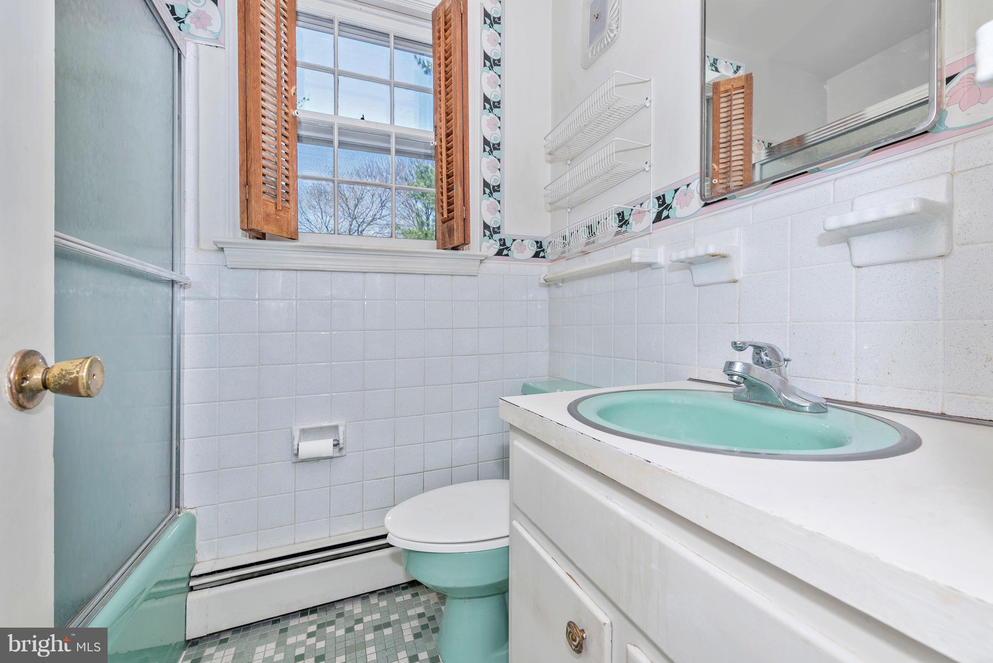 26708 Ridge Road Damascus, MD 20872 - Photo 17 of 30 Bath (Master)