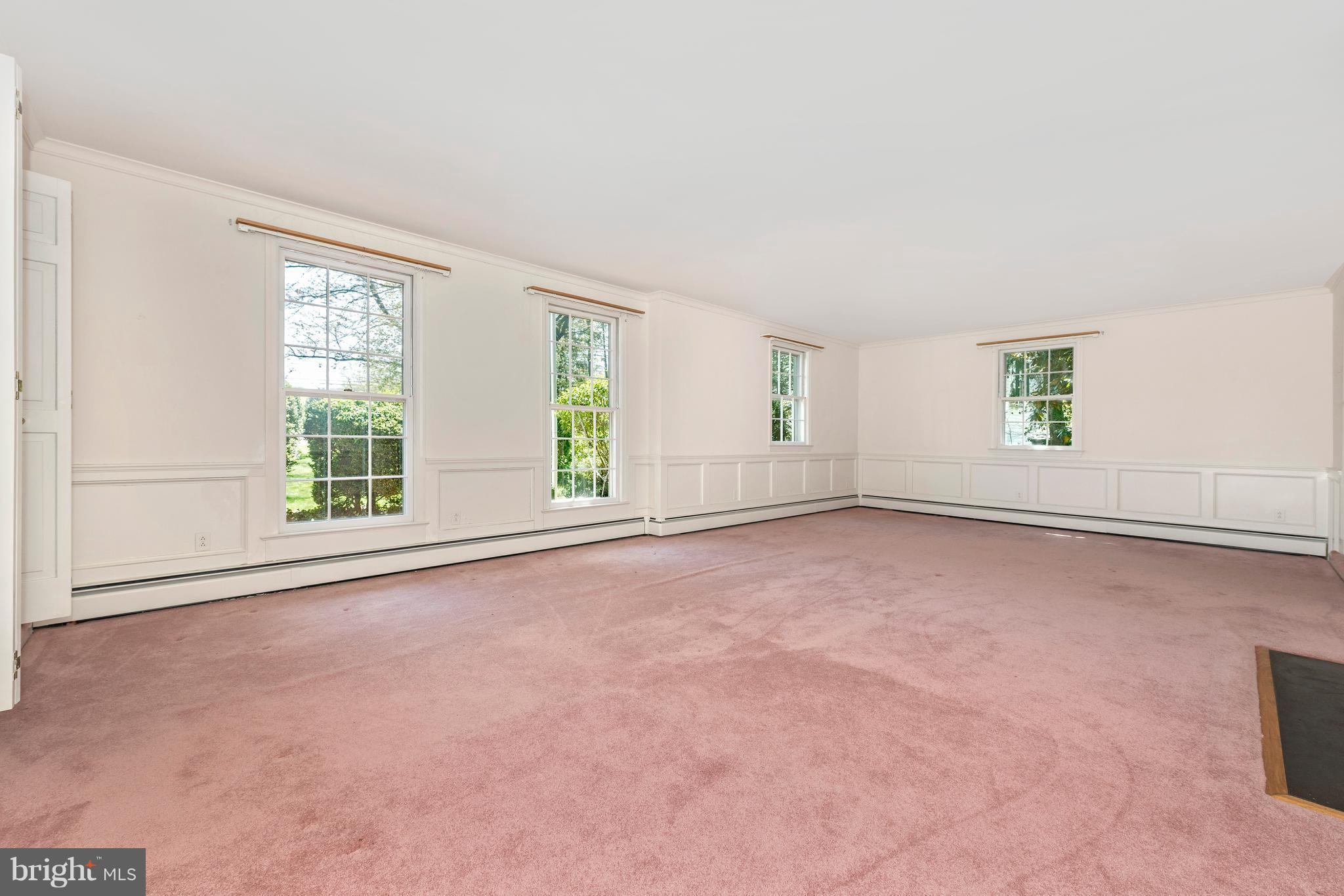 26708 Ridge Road Damascus, MD 20872 - Photo 6 of 30 Living Room