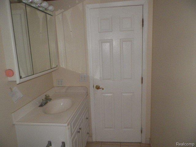 335 West Castle Road Fostoria, MI 48435 - Photo 15 of 28 262-132341 - Bathroom (3).JPG