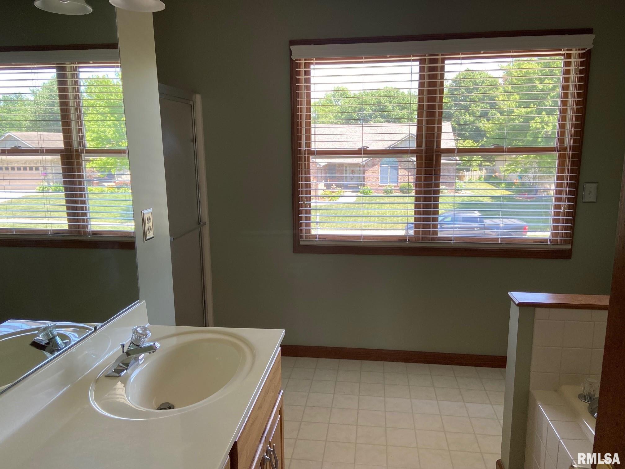 2105 Redlands Drive Springfield, IL 62711 - Photo 10 of 12 Gallery Image 10