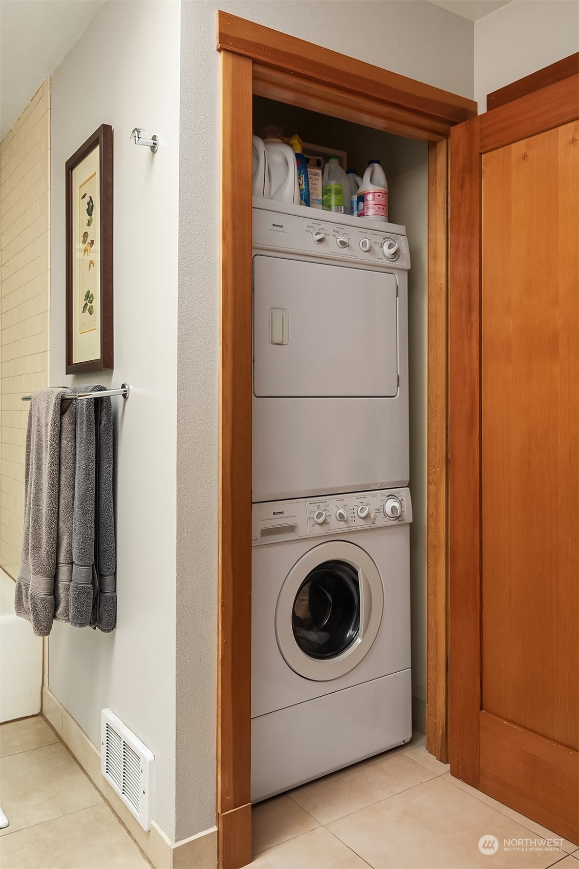 1605 East Pike Street, Unit 201 Seattle, WA 98122 - Photo 15 of 20 a utility room with dryer and washer