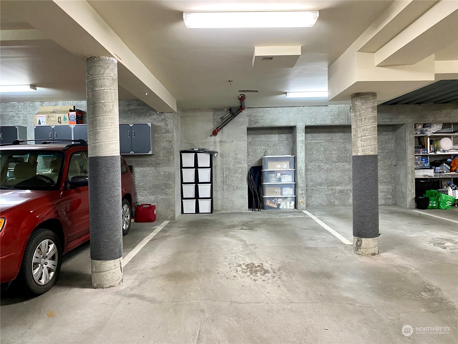 1605 East Pike Street, Unit 201 Seattle, WA 98122 - Photo 18 of 20 a view of a car garage