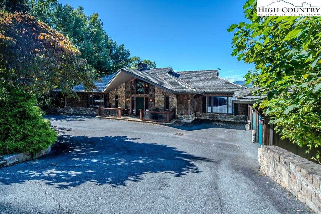 1215 Evergreen Drive Boone, NC 28607 - Photo 2 of 34