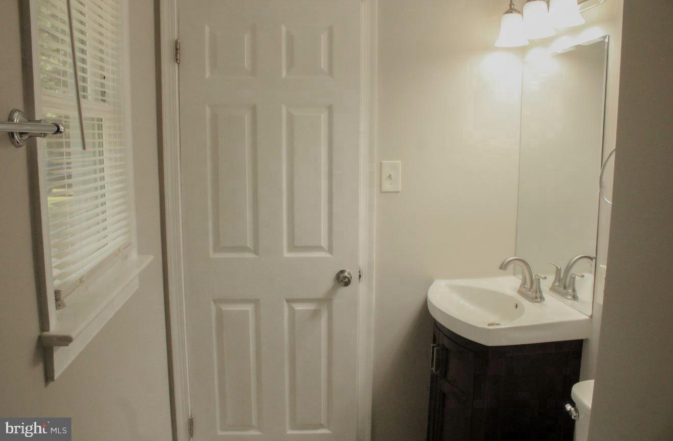 25073 Oxford Road Ruther Glen, VA 22546 - Photo 20 of 37 a bathroom with a sink a mirror and shower