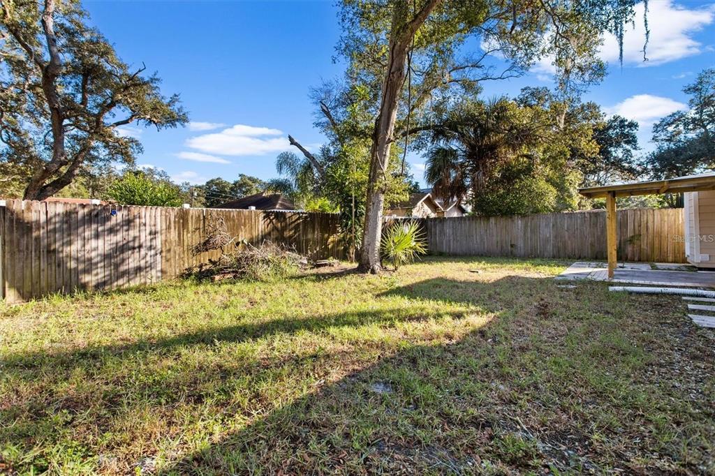 904 Lakeview Road, Unit B Clearwater, FL 33756 - Photo 5 of 19 a view of backyard of the house