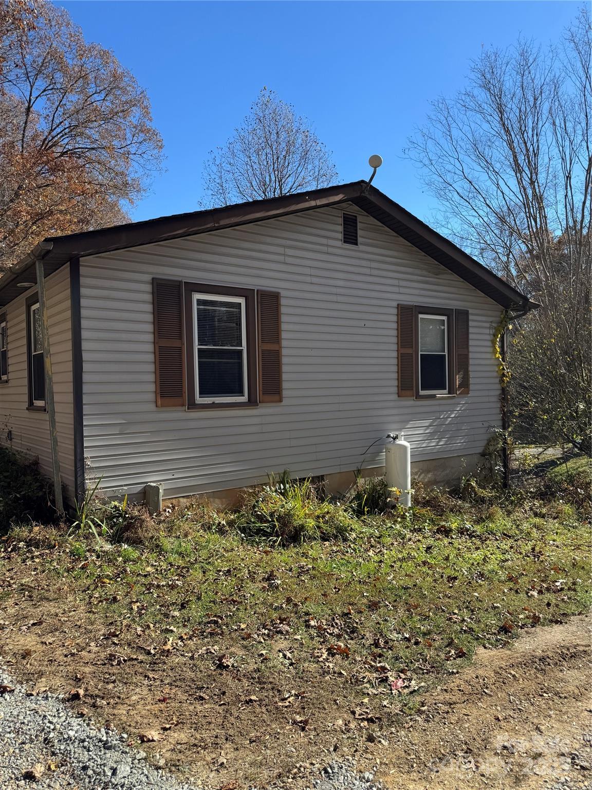 90 Buchanan Drive Fletcher, NC 28732 - Photo 5 of 5 a backyard of a house with plants and large tree