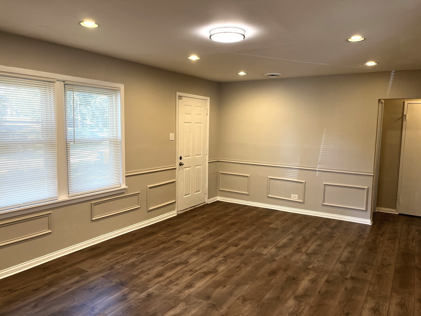 22 Apple Lane Park Forest, IL 60466 - Photo 3 of 13 a view of empty room with wooden floor