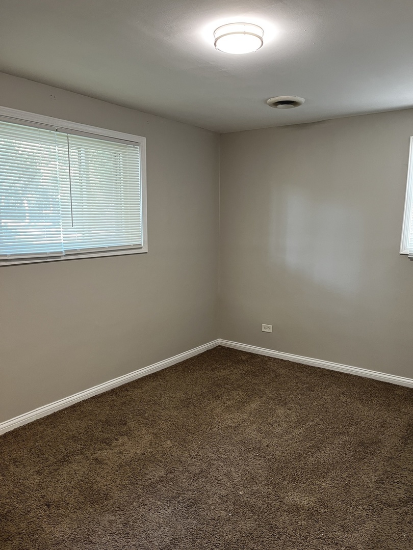 22 Apple Lane Park Forest, IL 60466 - Photo 7 of 13 an empty room with a window