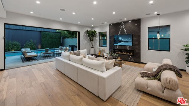 $17,300 | 4329 Agnes Avenue, Studio City, CA 91604