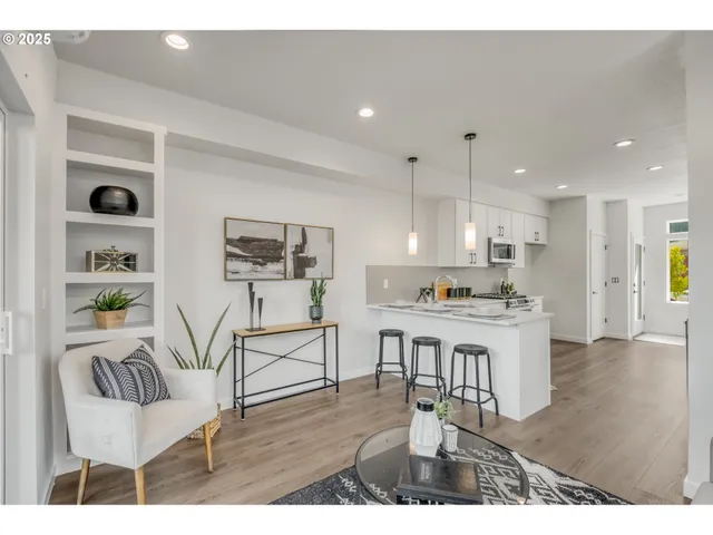 $409,900 | 6808 Northeast 6th Avenue, Portland, OR 97211