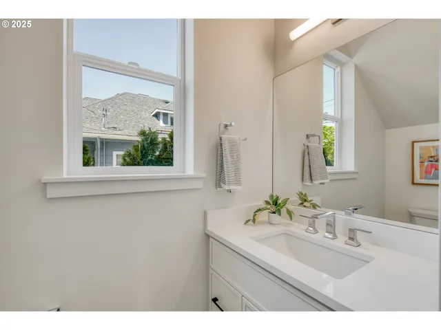 $409,900 | 6808 Northeast 6th Avenue, Portland, OR 97211