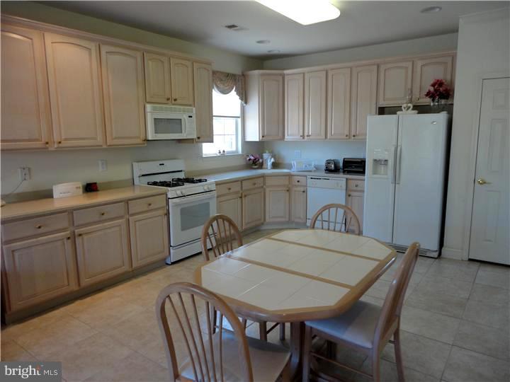 21 Stanford Road East Pennington, NJ 08534 - Photo 9 of 15 Gallery Image 9