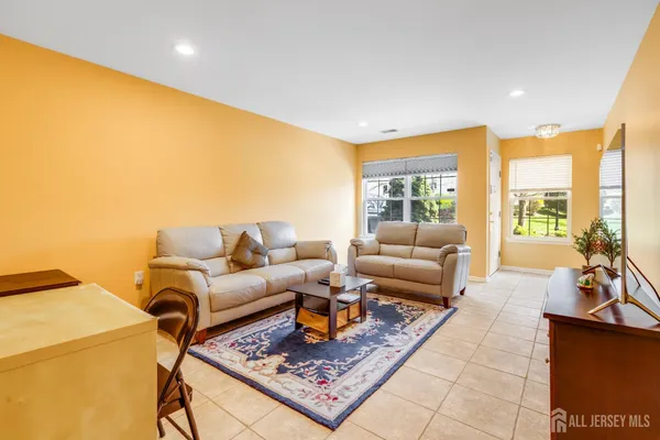 $673,500 | 103 Crest Stone Circle, Princeton, NJ 08540